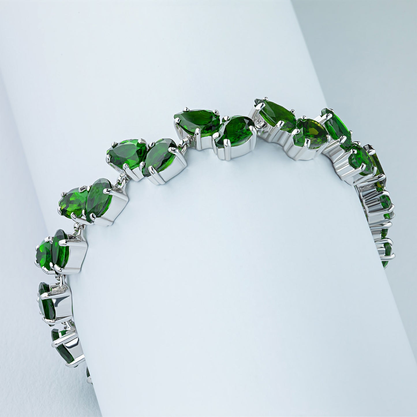 Sterling Silver Bracelet with Chrome diopside 18.060 CT.TW