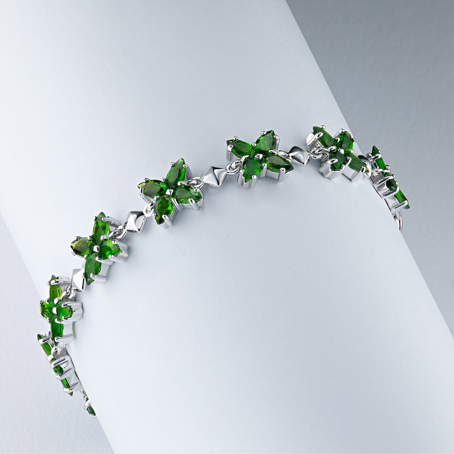 Sterling Silver Bracelet with Chrome diopside 10.780 CT.TW